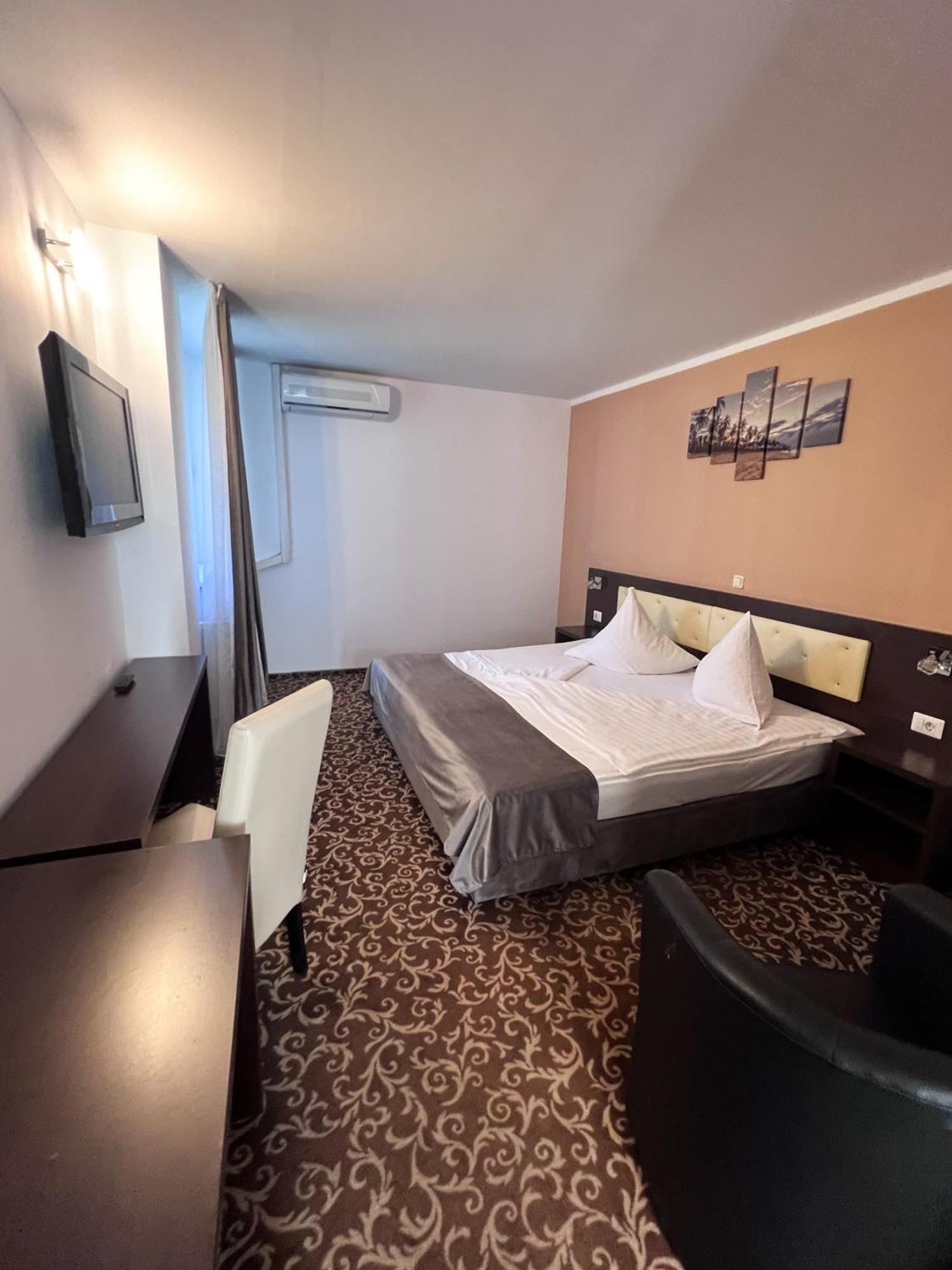 Hotel Neon Timisoara Luaran gambar