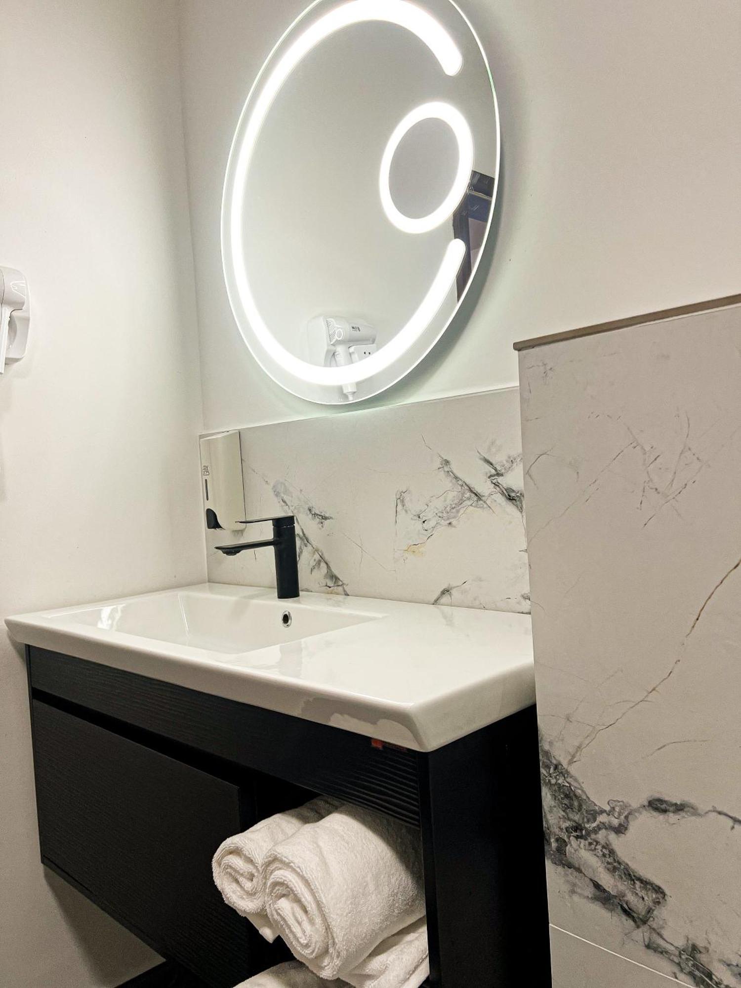 Hotel Neon Timisoara Luaran gambar