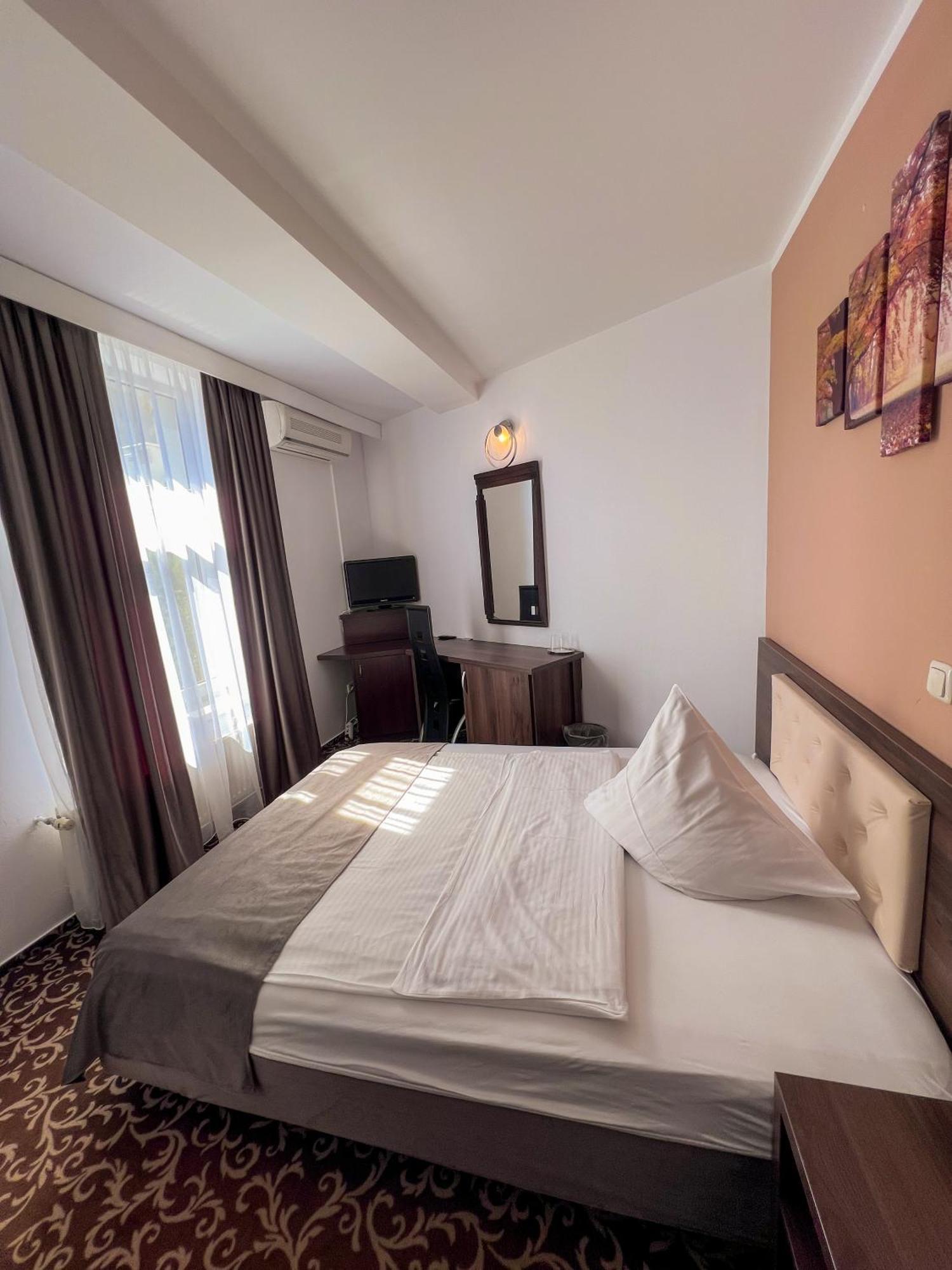 Hotel Neon Timisoara Luaran gambar