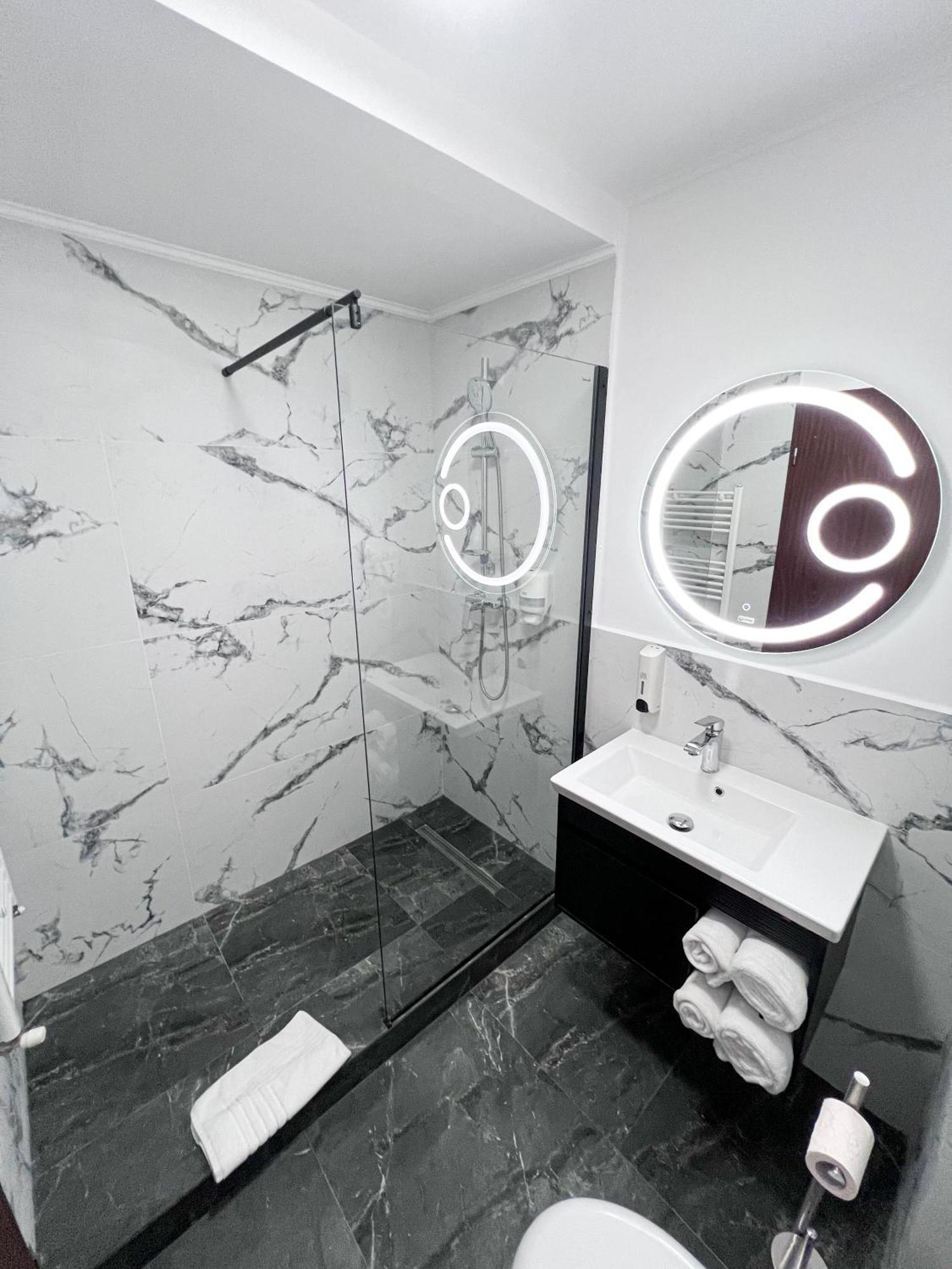 Hotel Neon Timisoara Luaran gambar