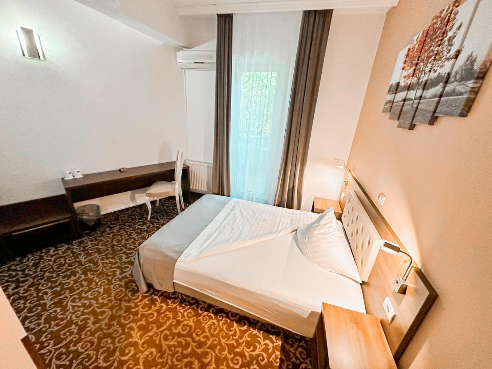Hotel Neon Timisoara Luaran gambar
